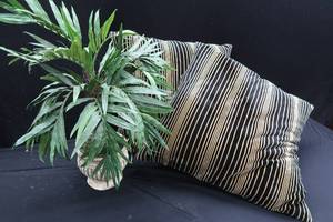 lot 31 image: HOME DECOR
