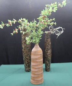 lot 32 image: DECOR
