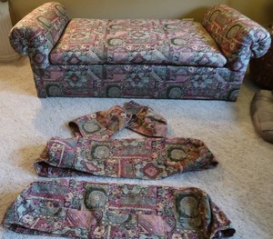 lot 37 image: CHAISE LOUNGE  ROLLED ARM COUCH
