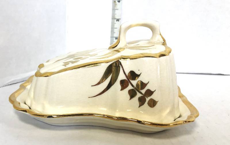 lot 6 image: Vintage Landcaster & Sandland Cheese Dish