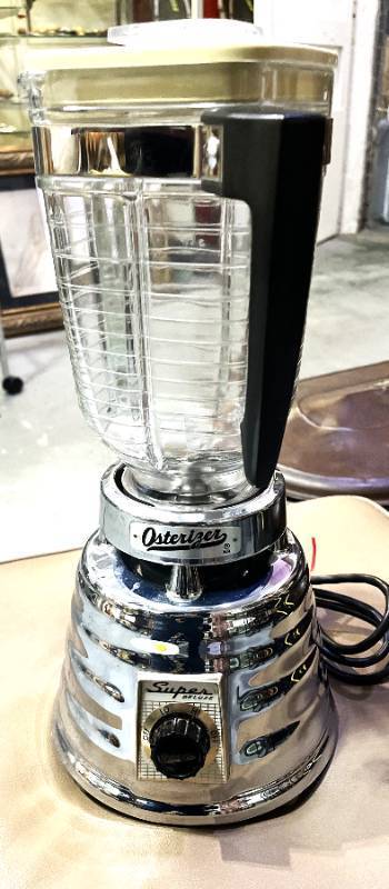 lot 74 image: Vintage Osterizer 1950 Beehive Blender