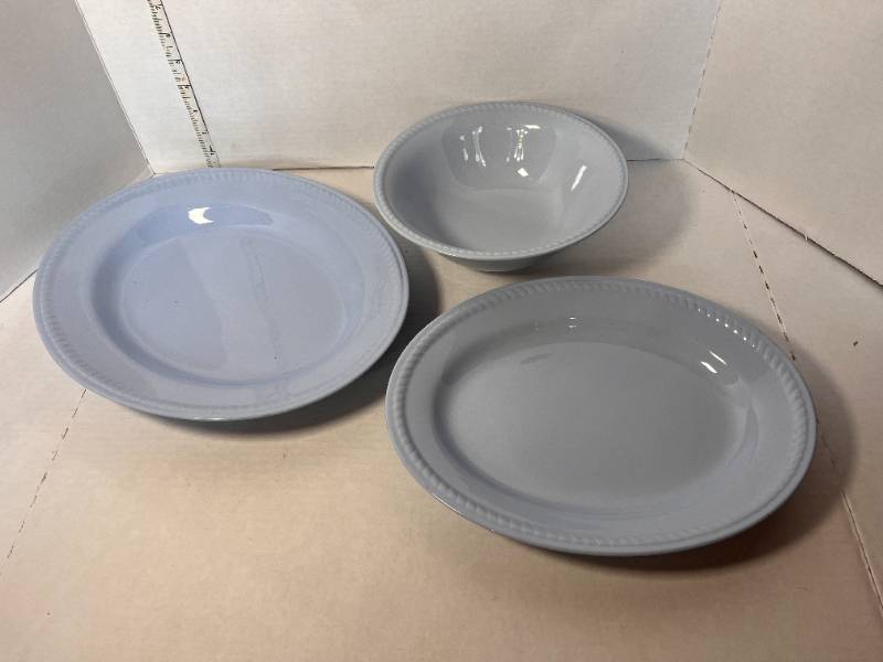 lot 86 image: Three Blue Kraft Homer Laughlin Serving Dishes