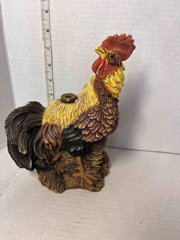 lot 90 image: Rooster Lawn Sprinkler Resin