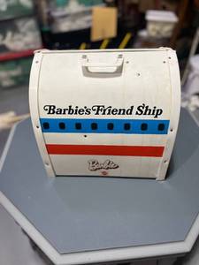 lot 5 image: Vintage Barbie Friend Ship