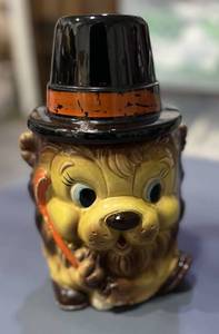 lot 16 image: Vintage Japan Golfer Lion