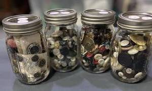 lot 21 image: 4 Jars of Vintage Buttons
