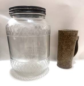lot 22 image: Vintage 1940s Nash Coffee Jar and Stoneware Mug
