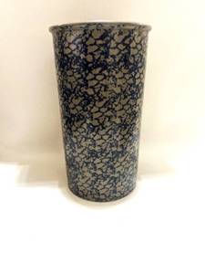 lot 31 image: Beaumont Brothers Pottery Vase