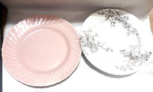 lot 50 image: Franciscan Ware Plate and Parisian Granite Pasta Bowl