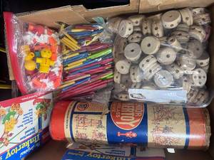 lot 51 image: Box of Vintage Tinker Toys
