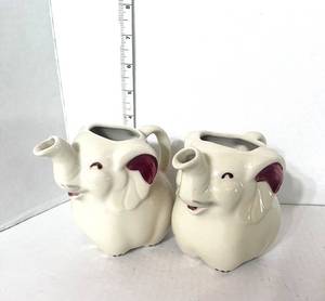 lot 52 image: Pair of Vintage Shawnee Elephant Creamers