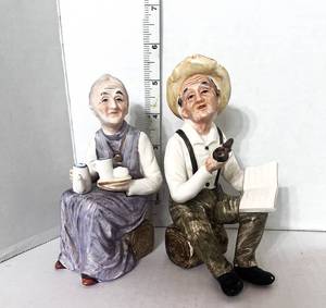lot 70 image: Vintage Pair of Occupied Japan Ma and Pa Figurines