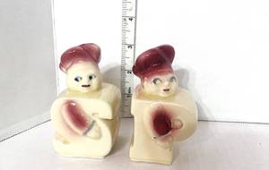 lot 68 image: Vintage Pair of Shawnee Chef Salt and Pepper