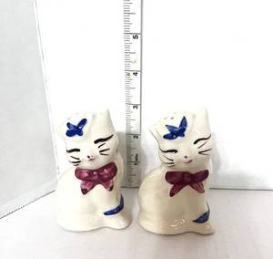 lot 61 image: Pair of Vintage Shawnee Puss in Boots Salt and Pepper