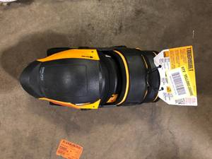 lot 30 image: TOUGHBUILT GelFit Black Thigh Support Stabilization Knee Pads with integrated thigh support   Customer Returns See Pictures