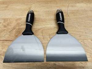 lot 61 image: Lot of 2 - Husky 5 Putty Knives