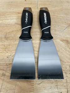 lot 62 image: Lot of 2 - Husky 2 Flexible Putty Knives