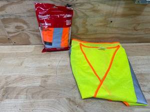 lot 69 image: Lot of 2 - LargeXL Milwaukee Reflector Vests