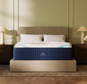 lot 15 image: Dreamcloud Premier Luxury Gel Memory Foam 13 Queen Sized Mattress 050525273.20