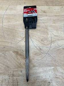 lot 100 image: Milwaukee Sledge SDS Plus 10 Bull Point
