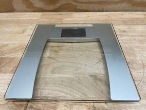 lot 49 image: Digital Scale InstaTrack with (2) AAA Batteries - 0515257