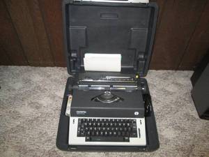 lot 223 image: Vintage Olympia Report De Luxe Elec...