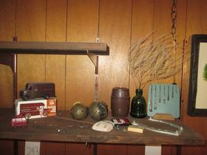 lot 246 image: Lot of vintage collectibles includi...