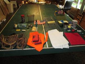 lot 0259 image: Vintage and patriotic items