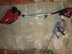 lot 291 image: Electric hedge trimmer and Craftsma...