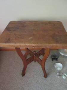 lot 3 image: Vintage decorative wood side table...