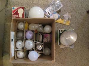 lot 16 image: Assortment of replacement light bul...
