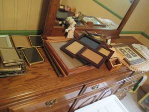 lot 34 image: Fine variety of wood photo frames, ...