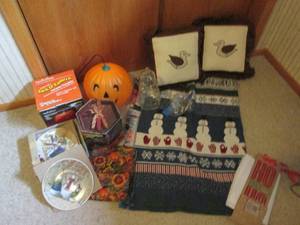 lot 37 image: Pumpkin, Snowman and Duck themed de...
