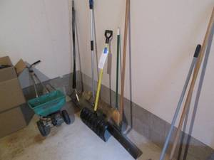 lot 48 image: Lot of shovels, brooms, mop and a y...
