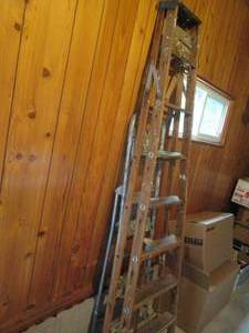 lot 048 image: Metal step ladder with wood folding ladder