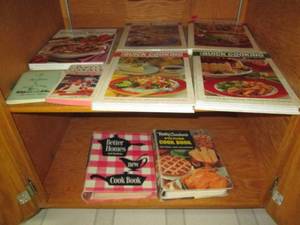 lot 58 image: Lot of vintage cookbooks with good ...
