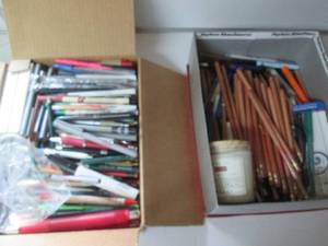 lot 59 image: Pens, pencils and other office supp...