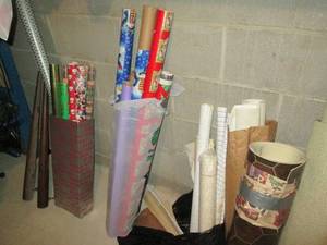 lot 64 image: Lot of wrapping paper...