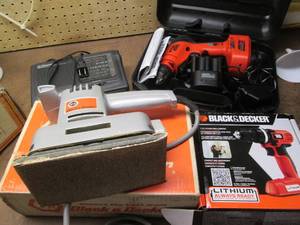 lot 83 image: 3 Black & Decker tools and a radio...