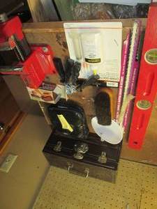 lot 84 image: Vintage level, toolbox and other it...