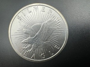 lot 18 image: 12oz .999 Sunshine Minting Round