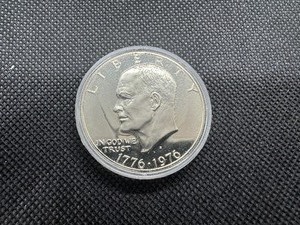 lot 44 image: 1976 S Mint Fresh 40% Proof Ike Dollar