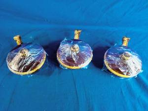 lot 74 image: Vintage Hull Oven Proof Soup Bowls