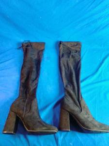 lot 81 image: Unisa Unjaydi Knee High Boots Womens Black Suede Leather Block - Size 11