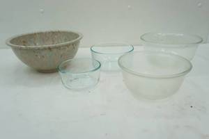 lot 79 image: Texas Ware & Pyrex Bowls