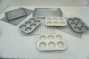 lot 80 image: Bakeware Lot