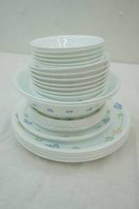 lot 82 image: Corelle Set (36pc)
