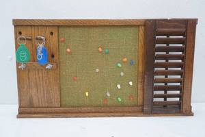 lot 90 image: Vintage Key & Letter Holder