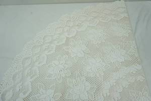 lot 92 image: White Round Lace Tablecloth