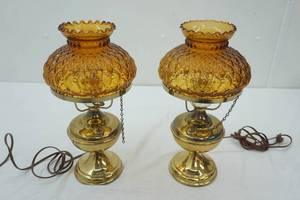 lot 29 image: Set of 2 Aladdin Electric Lamps (Amber Diamond Quilt Glass)